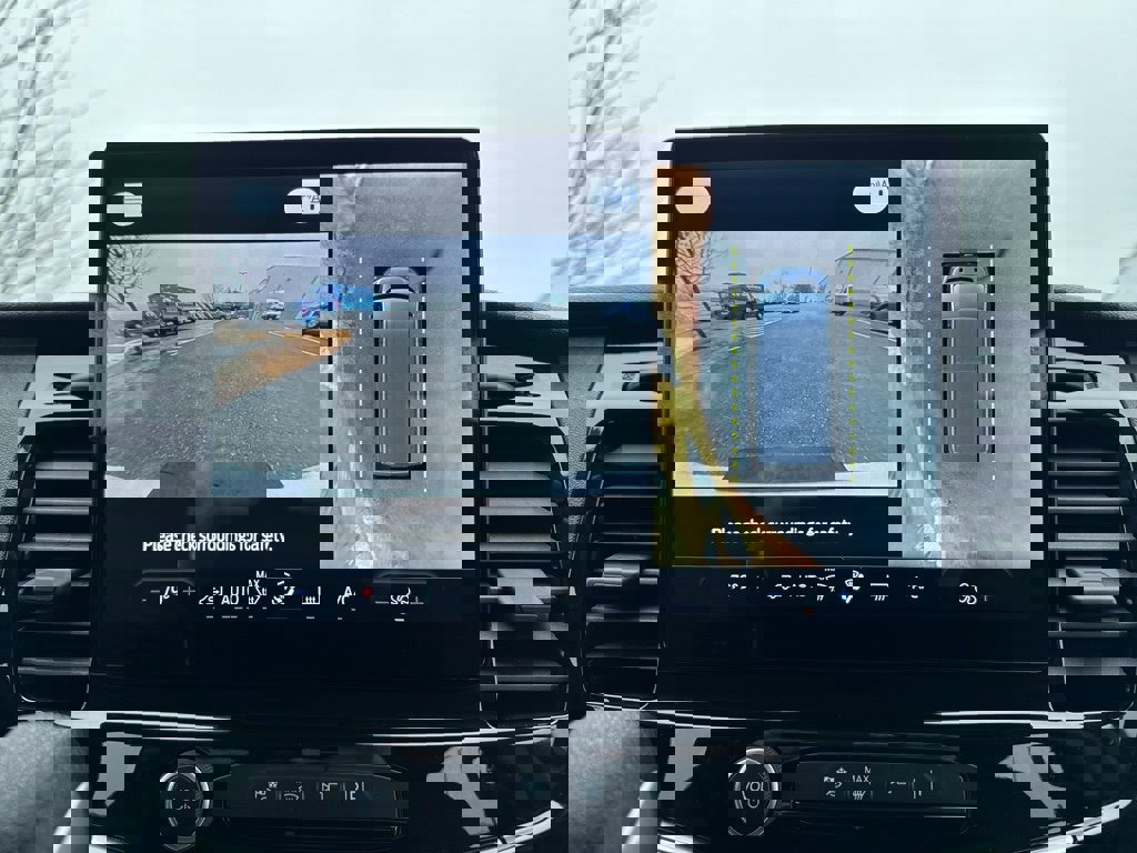 Used 2023 Ford Transit 350 XLT image 19