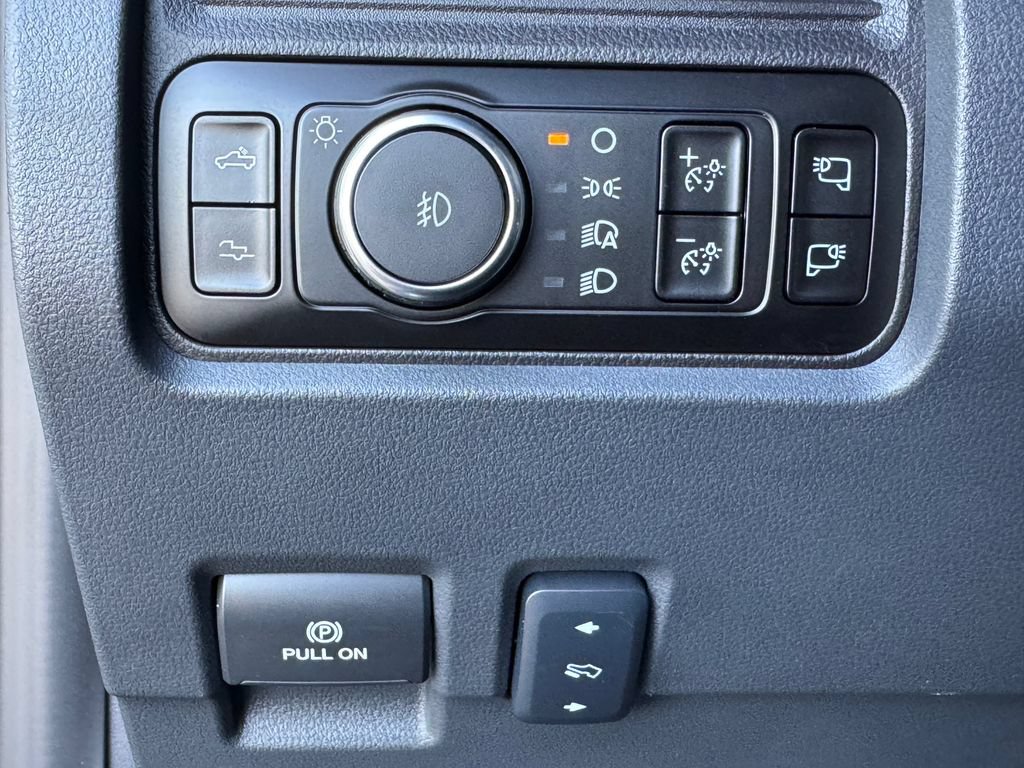 Used 2026 Ford F250 Platinum w/ Tremor Off-Road Package AWD/4WD image 14