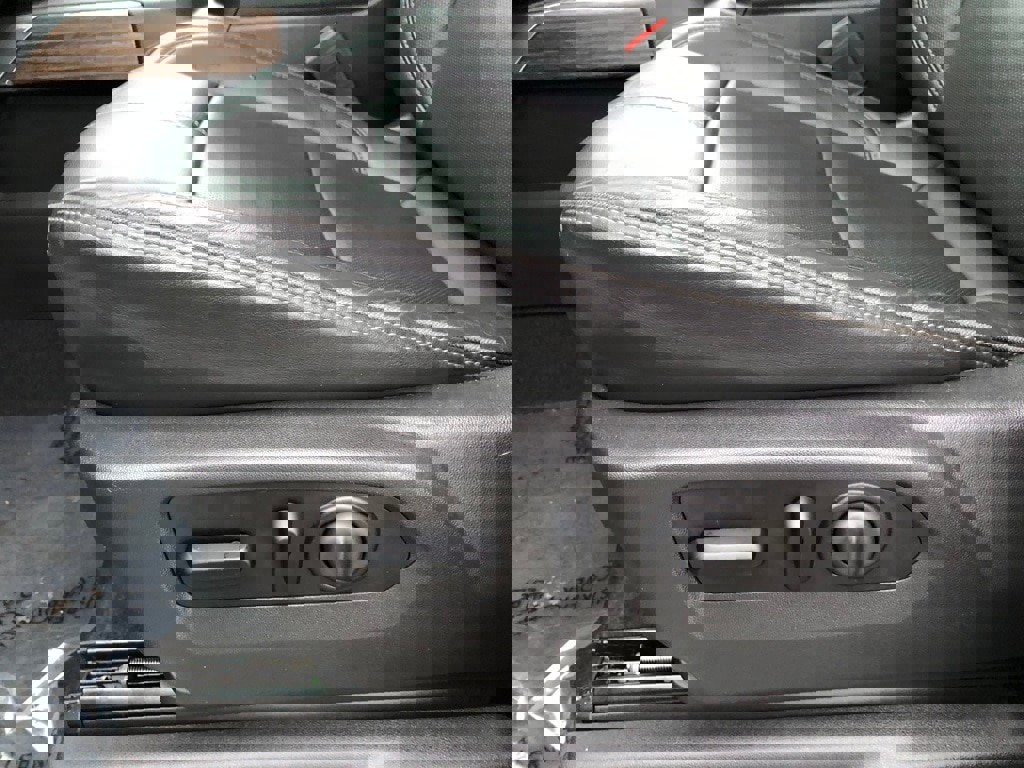 Used 2020 Chevrolet Silverado 1500 High Country w/ Technology Package image 15