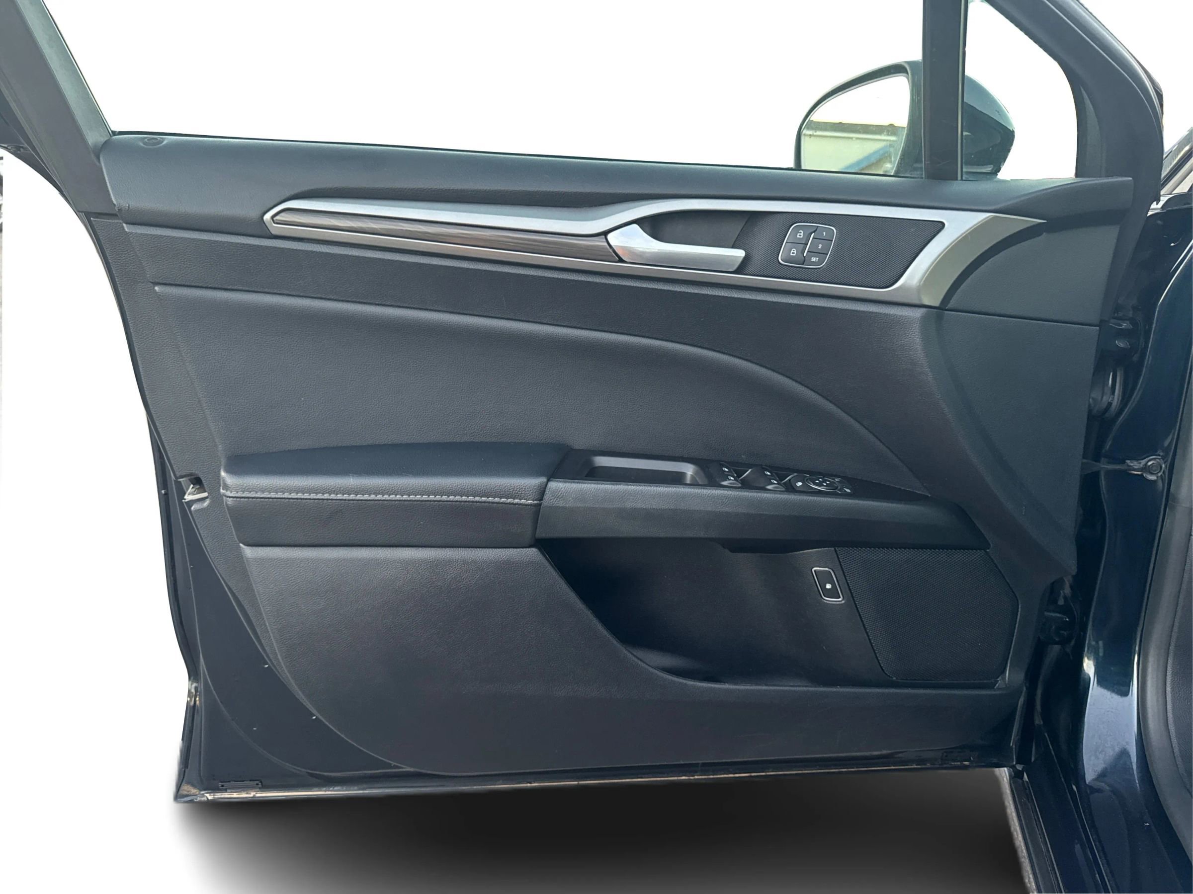 Used 2020 Ford Fusion SEL image 28