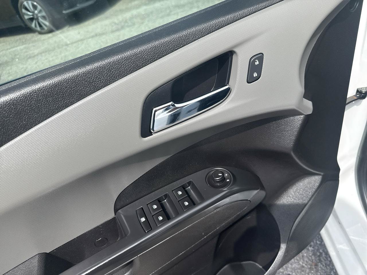 Used 2015 Chevrolet Sonic LTZ FWD image 12