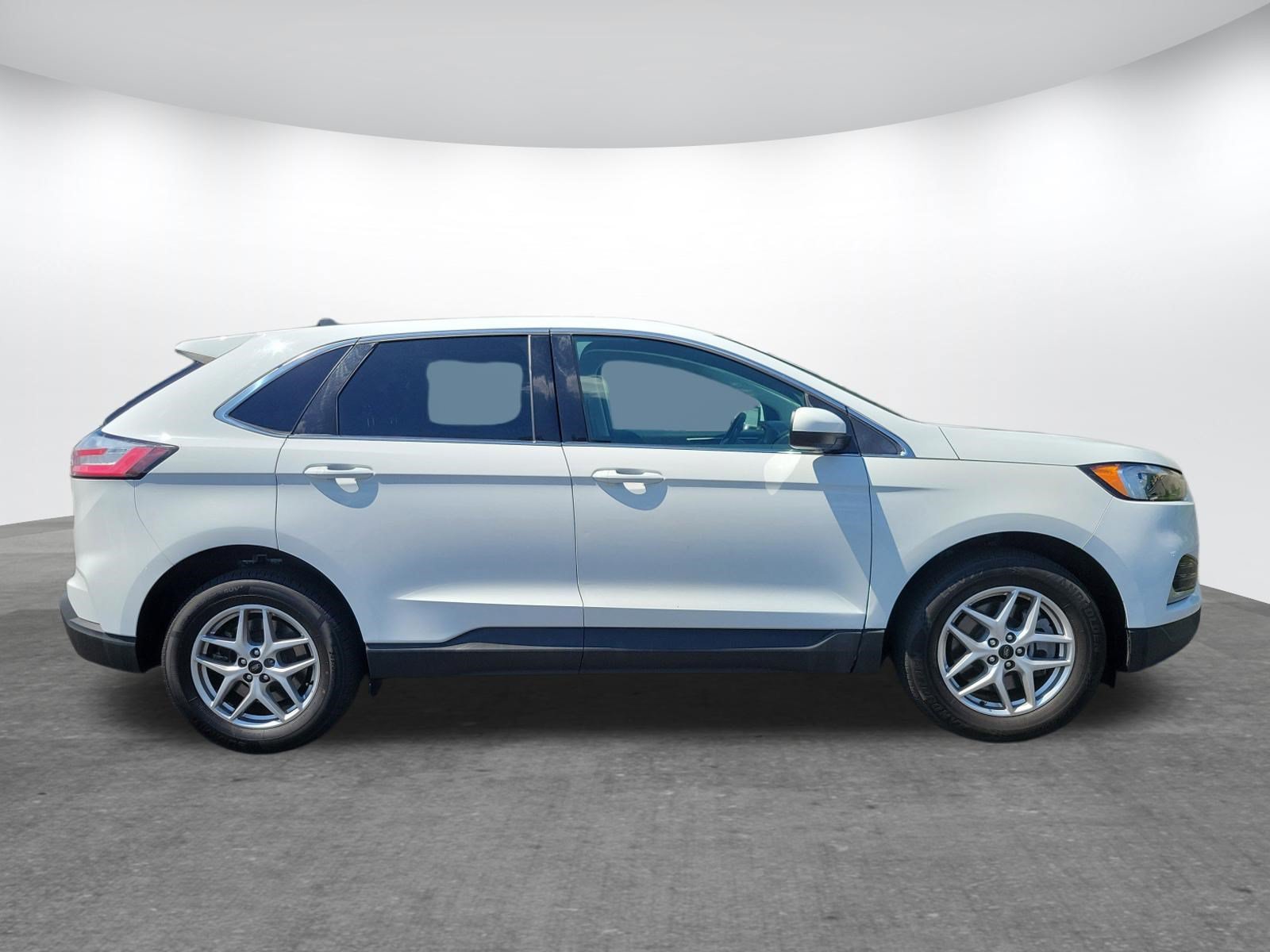 Used 2024 Ford Edge SEL AWD/4WD image 2
