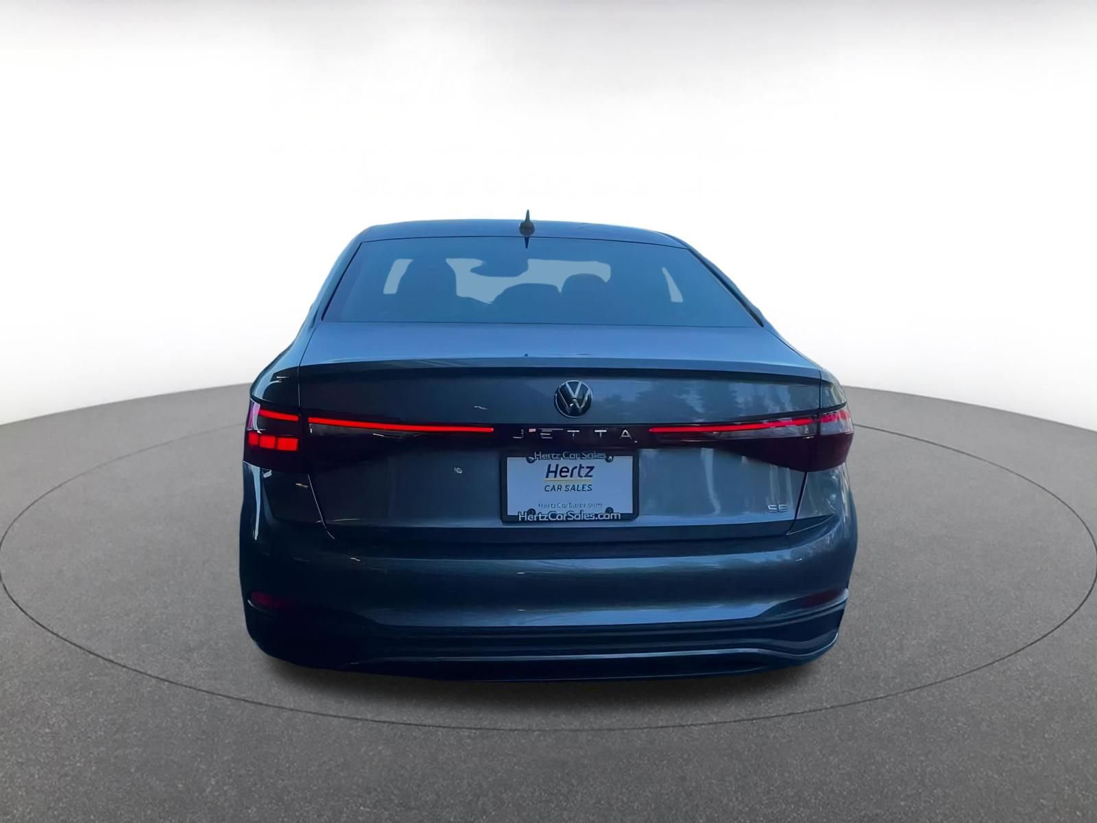 Used 2025 Volkswagen Jetta SE image 12