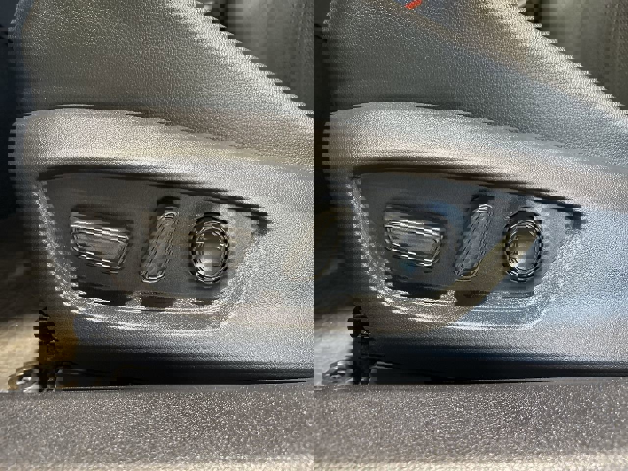 Used 2025 Toyota Camry XSE image 12