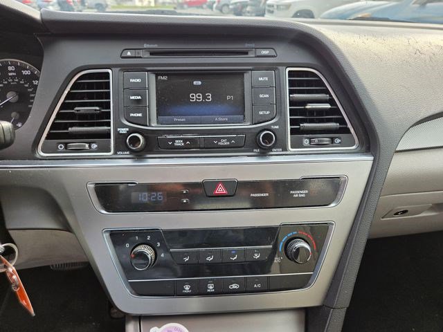 Used 2015 Hyundai Sonata SE w/ Option Group 02 image 16