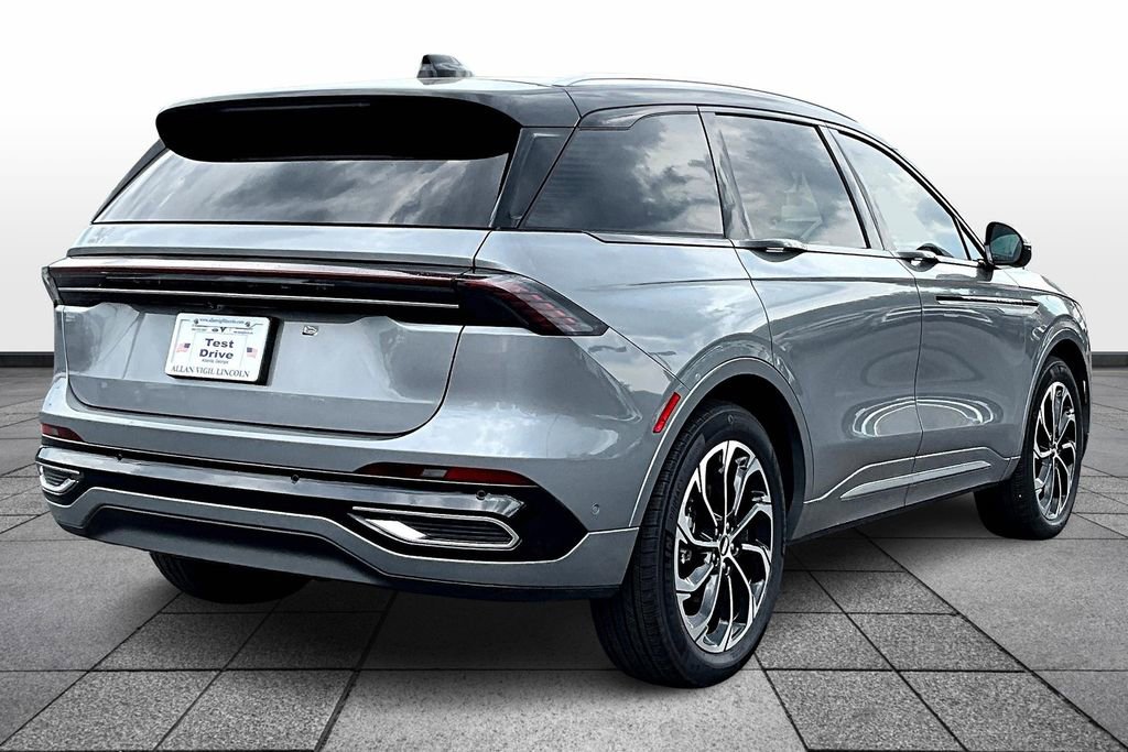 Used 2024 Lincoln Nautilus Reserve image 12