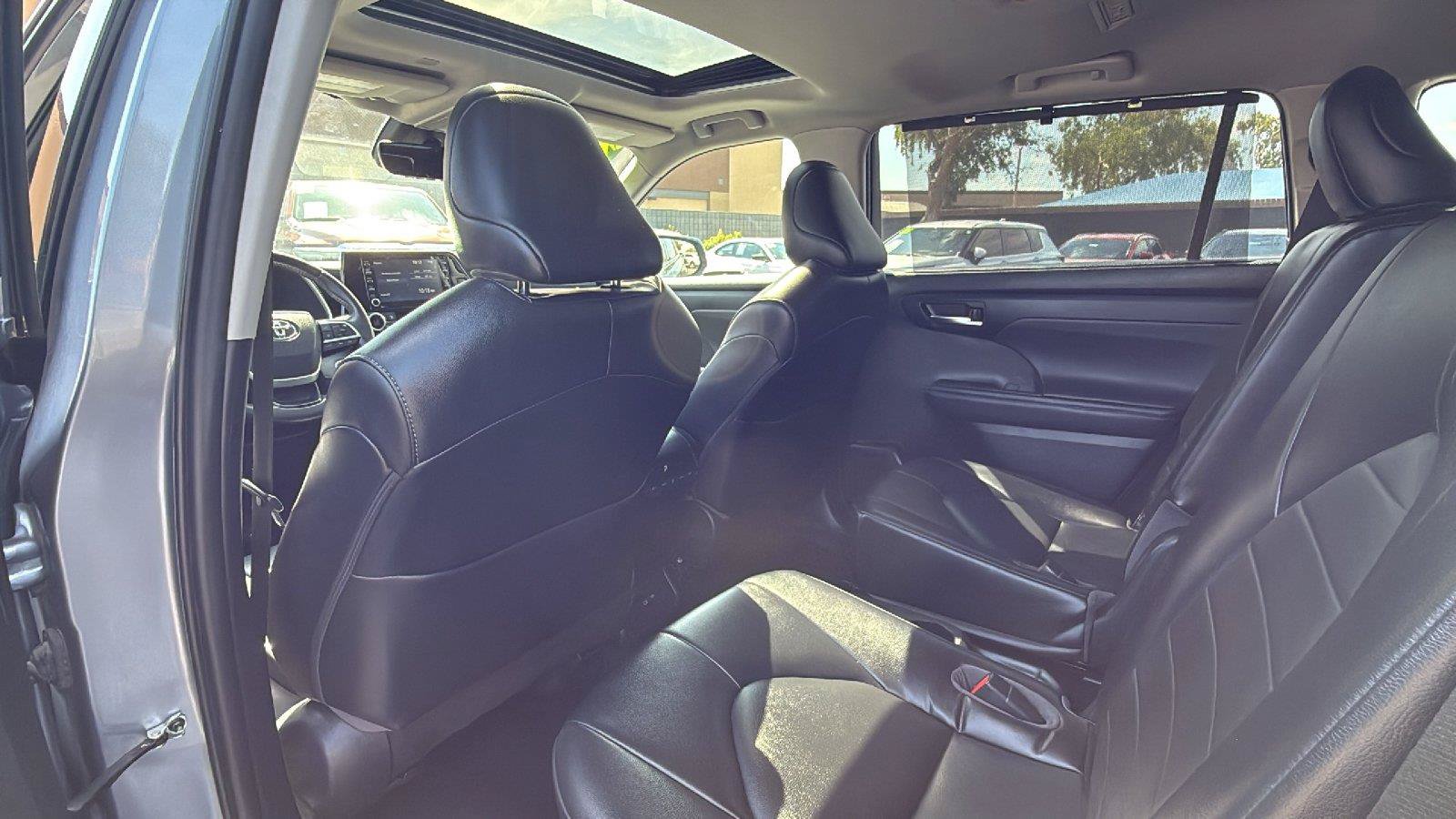 Used 2022 Toyota Highlander XLE FWD image 22