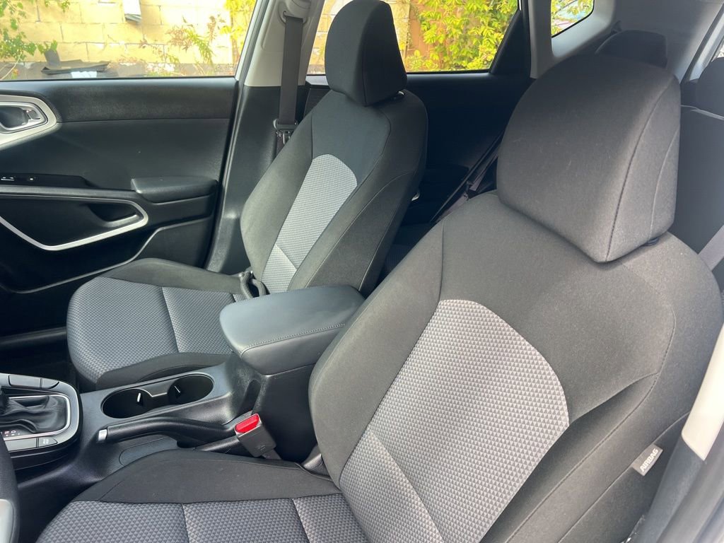 Certified 2022 Kia Soul LX image 5