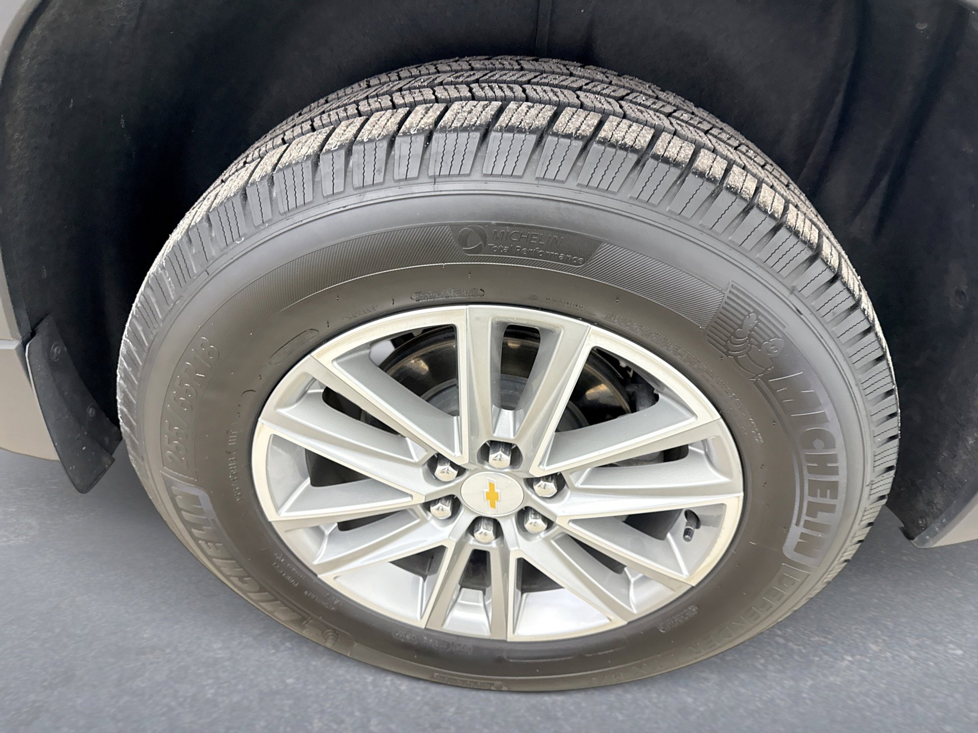 Used 2023 Chevrolet Traverse LT image 22