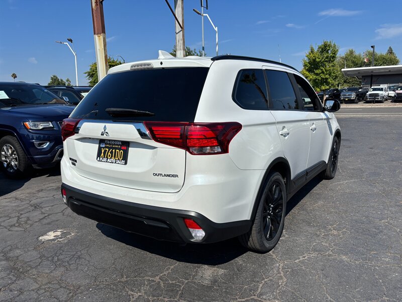 Used 2019 Mitsubishi Outlander LE FWD image 3