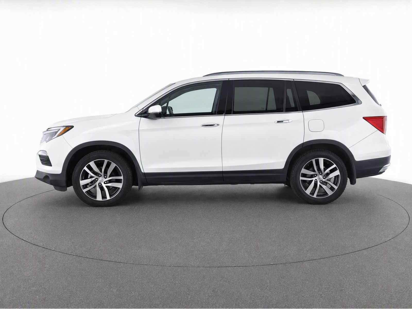 Used 2017 Honda Pilot Touring image 3