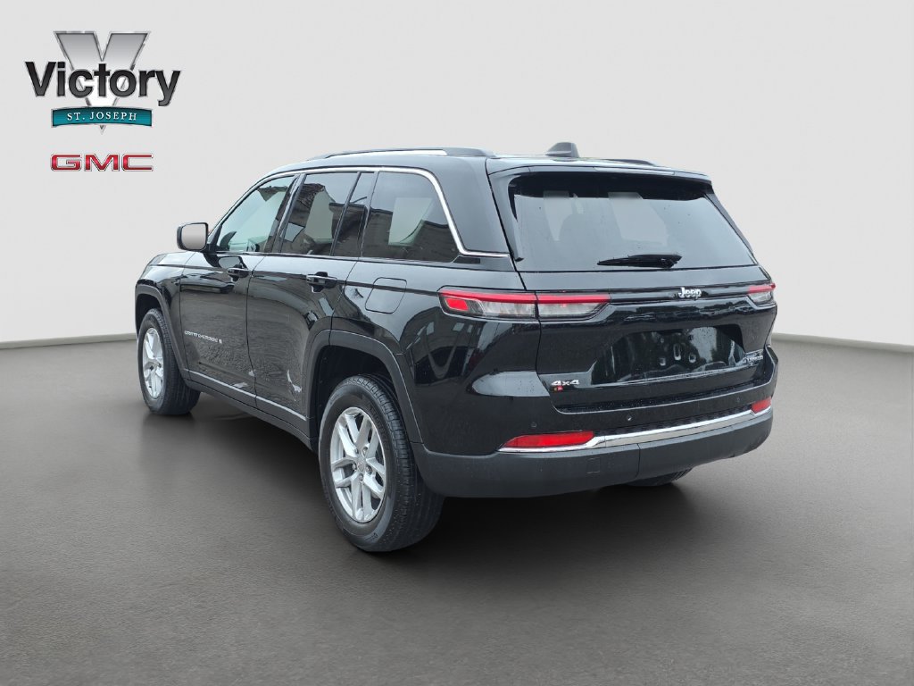 Used 2023 Jeep Grand Cherokee Laredo X AWD/4WD image 15