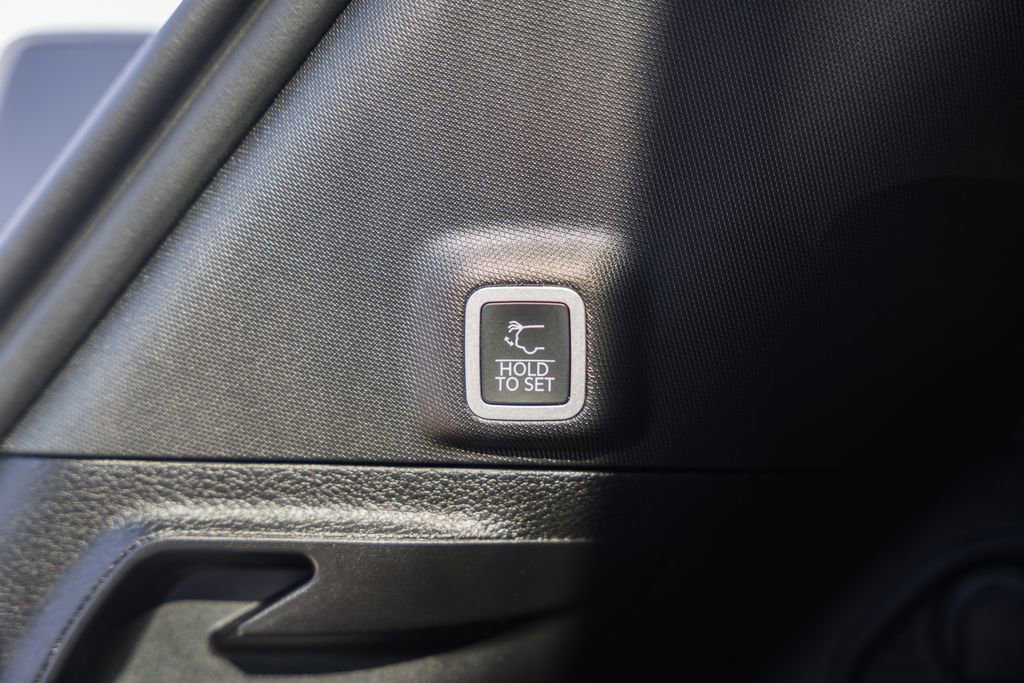 New 2025 Jeep Grand Cherokee Laredo X w/ Luxury Tech Group I image 11