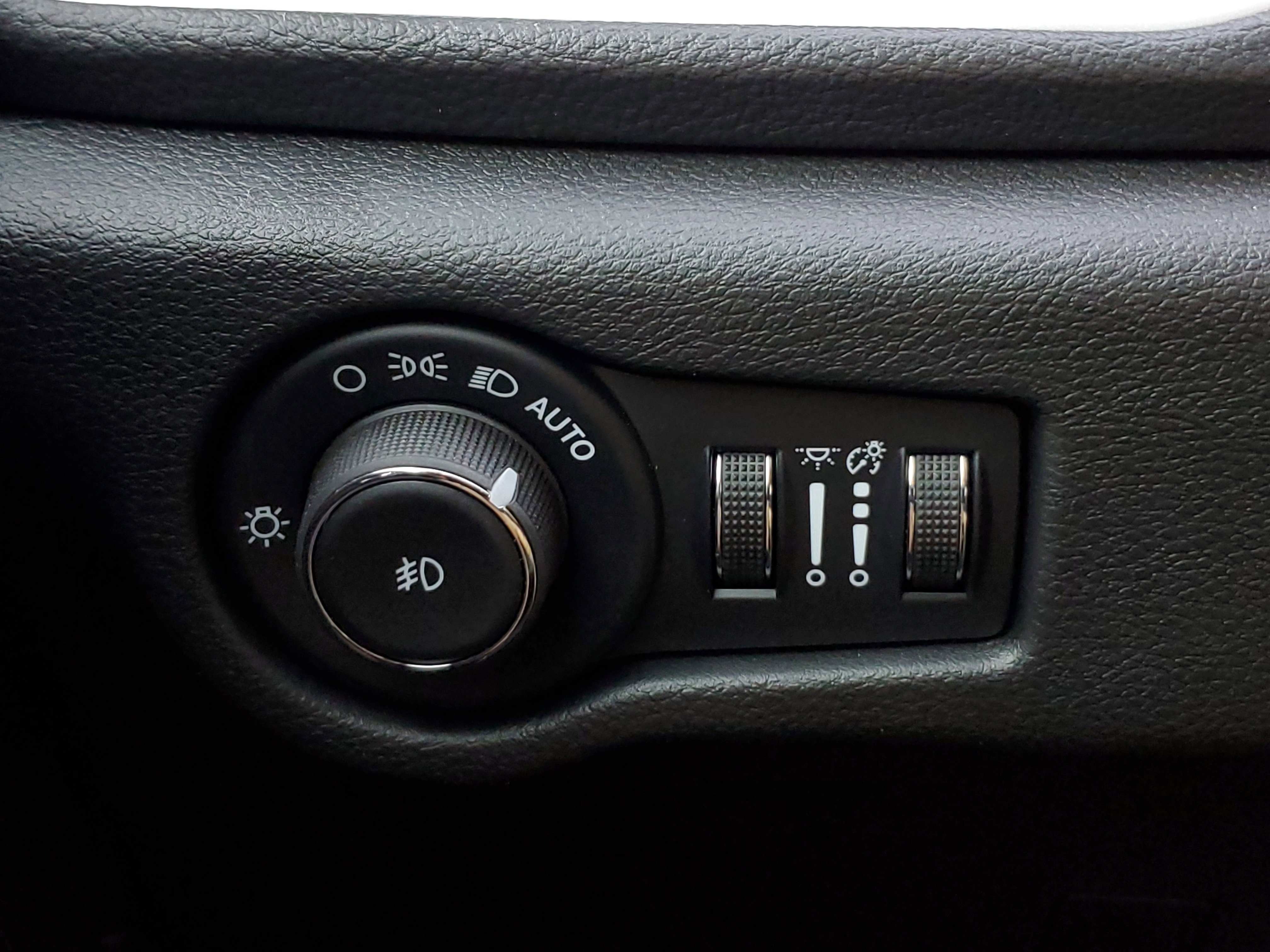 Used 2025 Chrysler Pacifica Select image 30