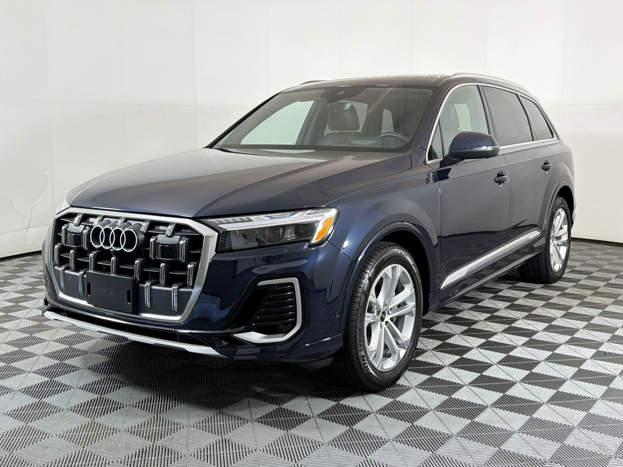 Used 2025 Audi Q7 3.0T Prestige AWD/4WD image 1