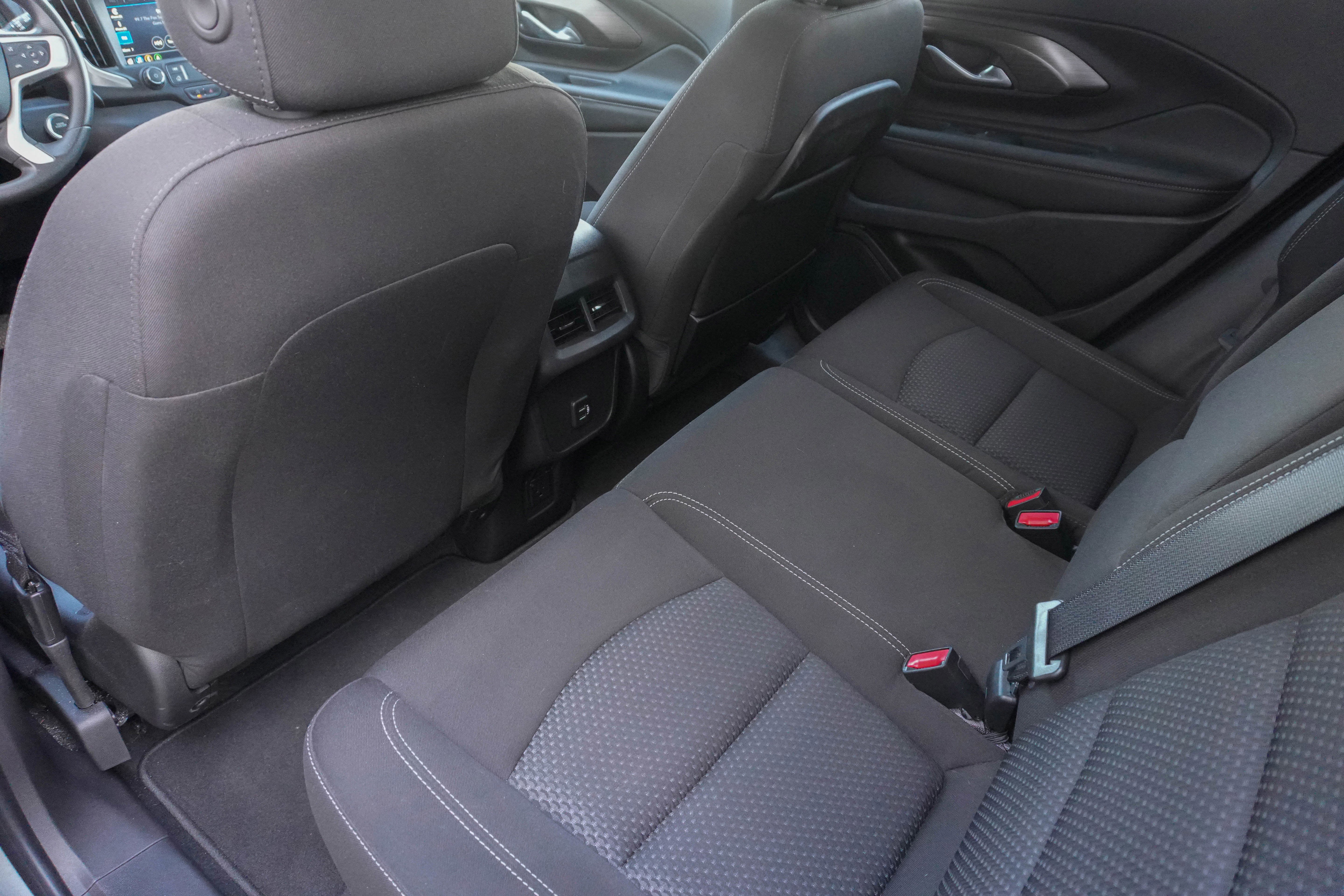 Used 2024 GMC Terrain SLE w/ Driver Convenience Package FWD image 29