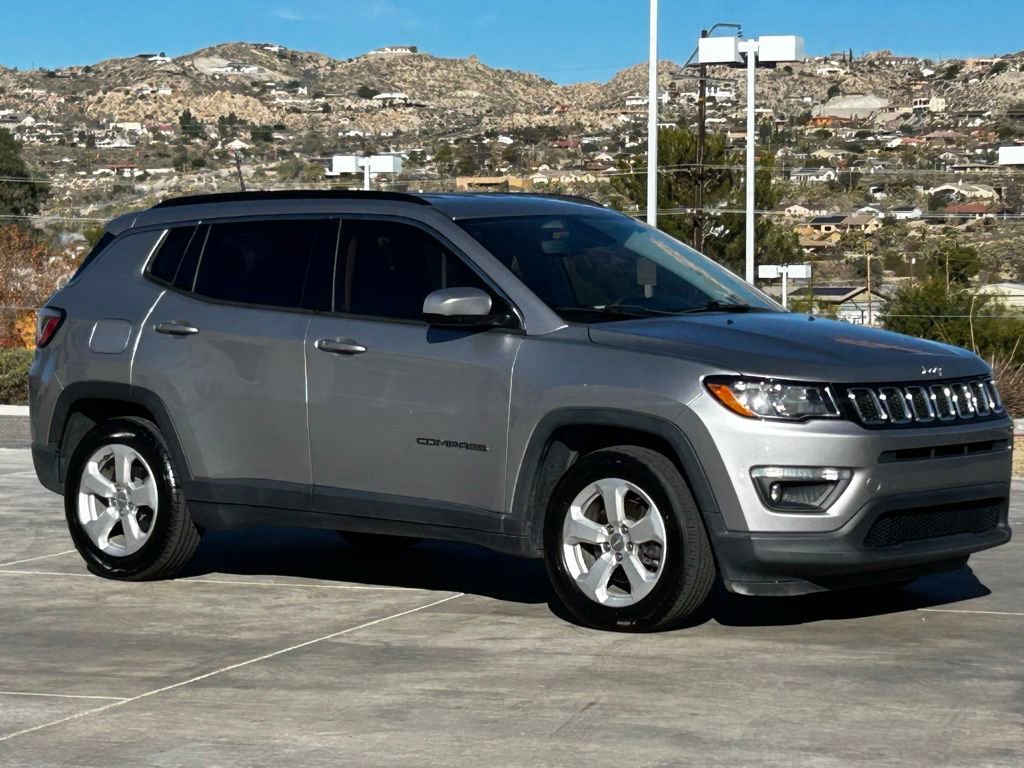 Used 2019 Jeep Compass Latitude image 2