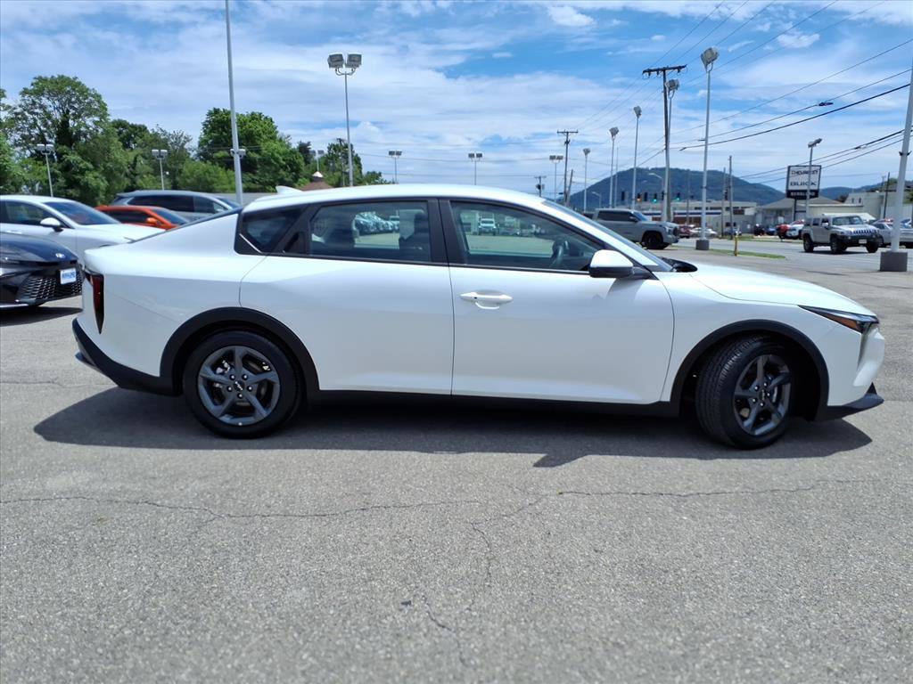 Used 2025 Kia K4 FWD image 3