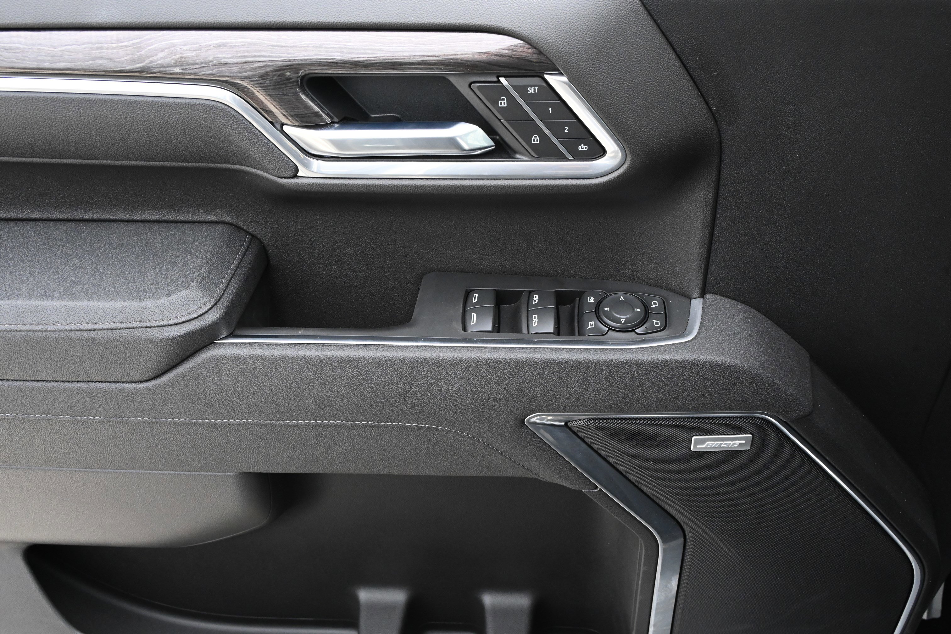 Used 2025 Chevrolet Silverado 1500 LTZ image 25