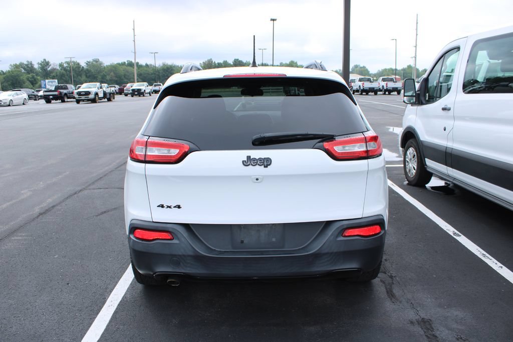 Used 2018 Jeep Cherokee Latitude w/ Altitude Package AWD/4WD image 6