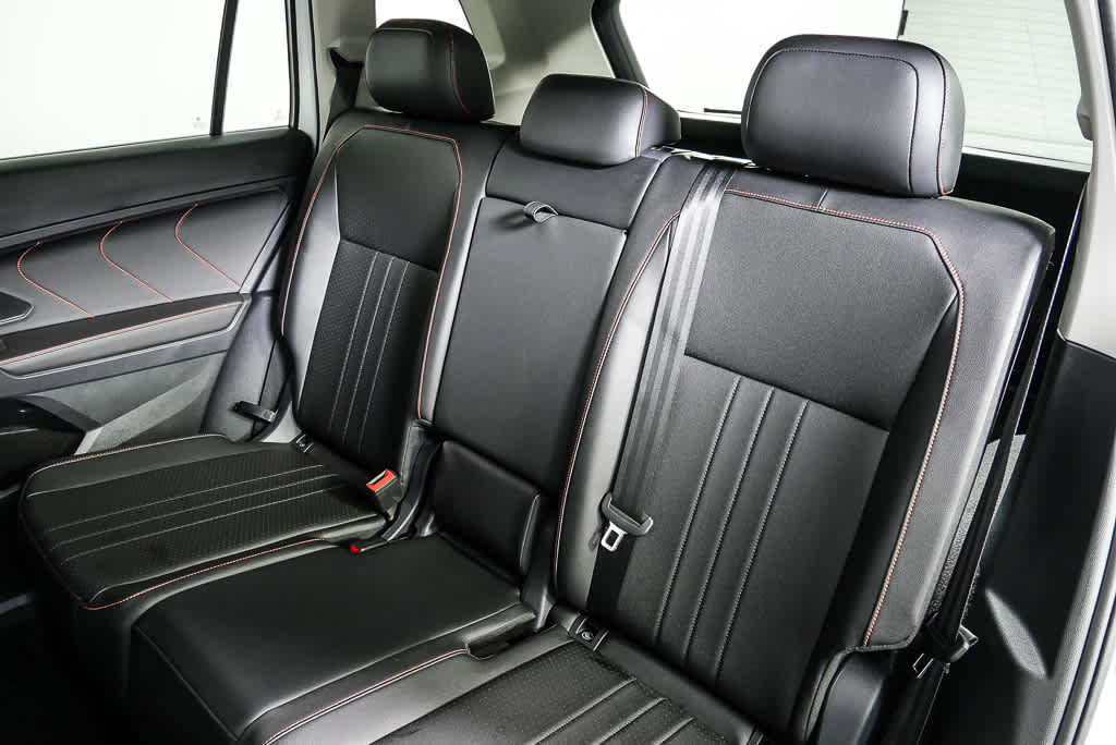 Certified 2024 Volkswagen Tiguan Wolfsburg Edition AWD/4WD image 21