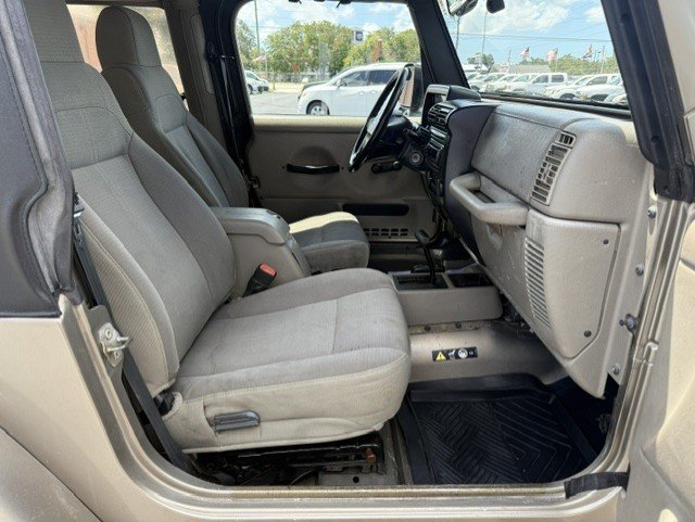 Used 2004 Jeep Wrangler Sahara AWD/4WD image 12