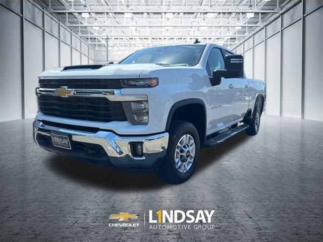 Used 2025 Chevrolet Silverado 2500 LT w/ Convenience Package AWD/4WD image 2