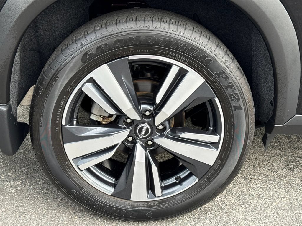 Certified 2025 Nissan Rogue SL FWD image 12