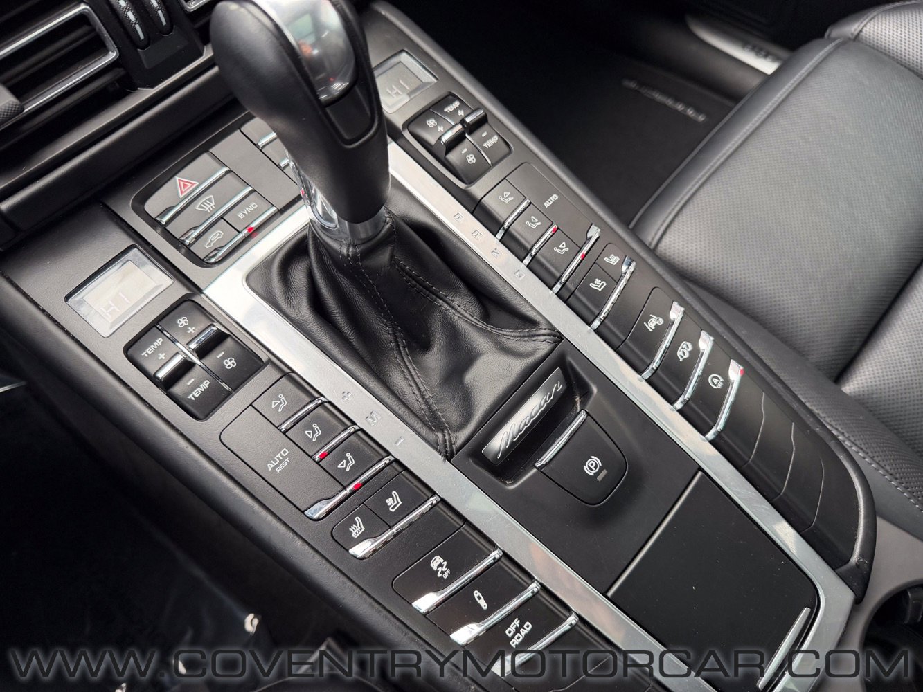 Used 2020 Porsche Macan Turbo image 32