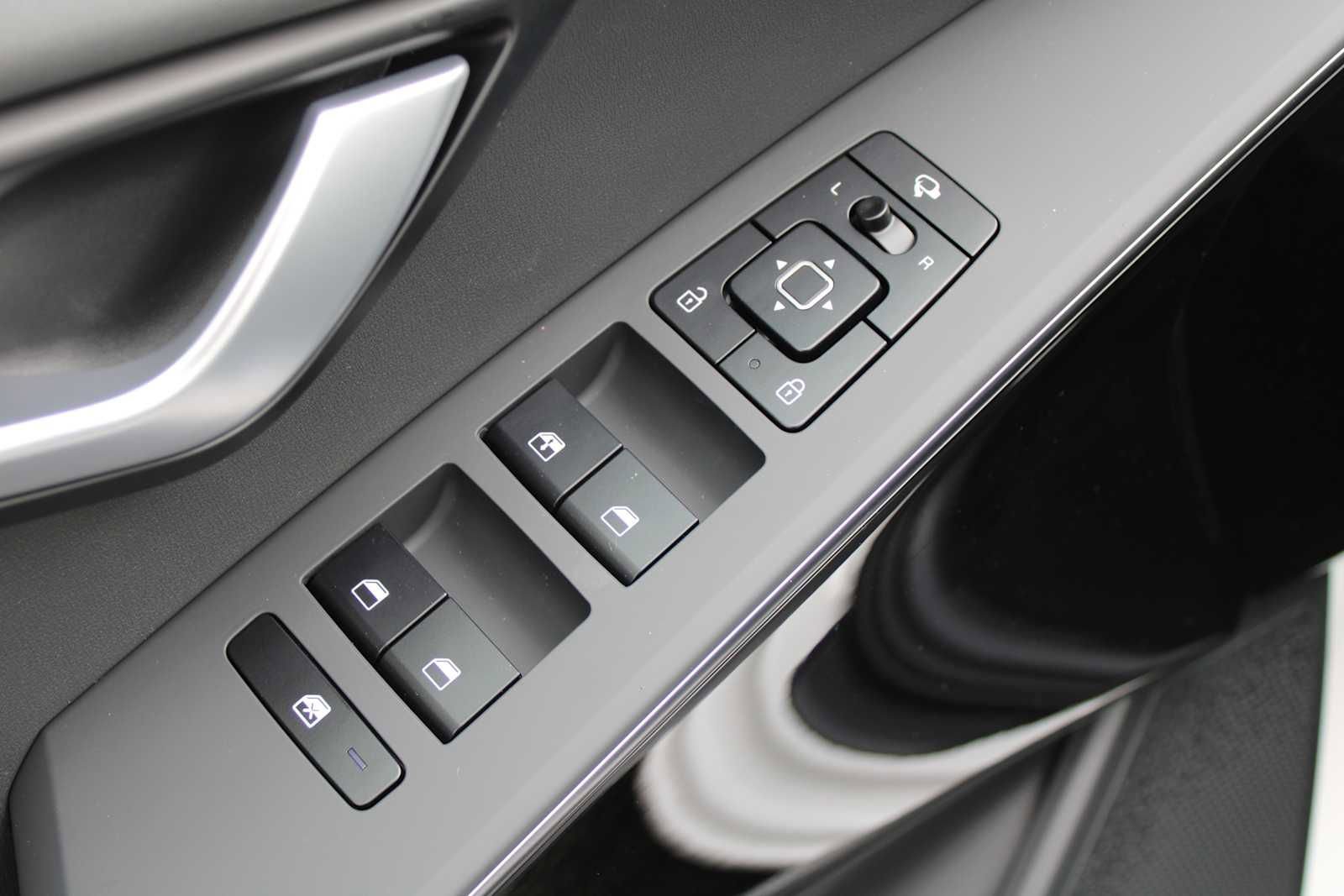 New 2025 Kia Niro EX image 18