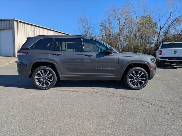 Used 2022 Jeep Grand Cherokee Overland w/ Luxury Tech Group IV image 3