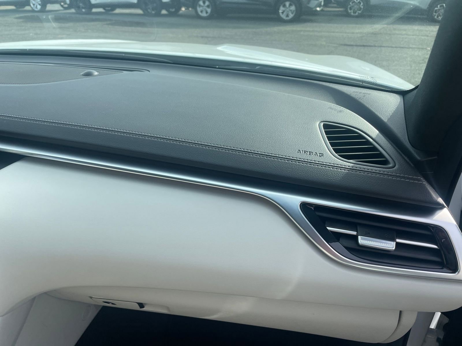 Used 2025 Genesis G70 2.5T image 35