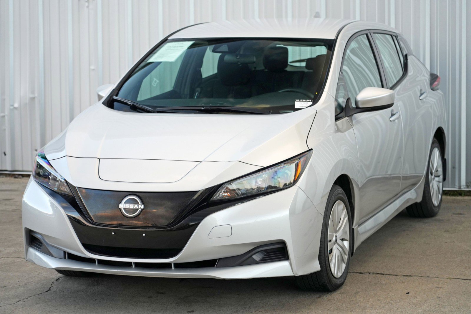 Used 2025 Nissan Leaf S image 41