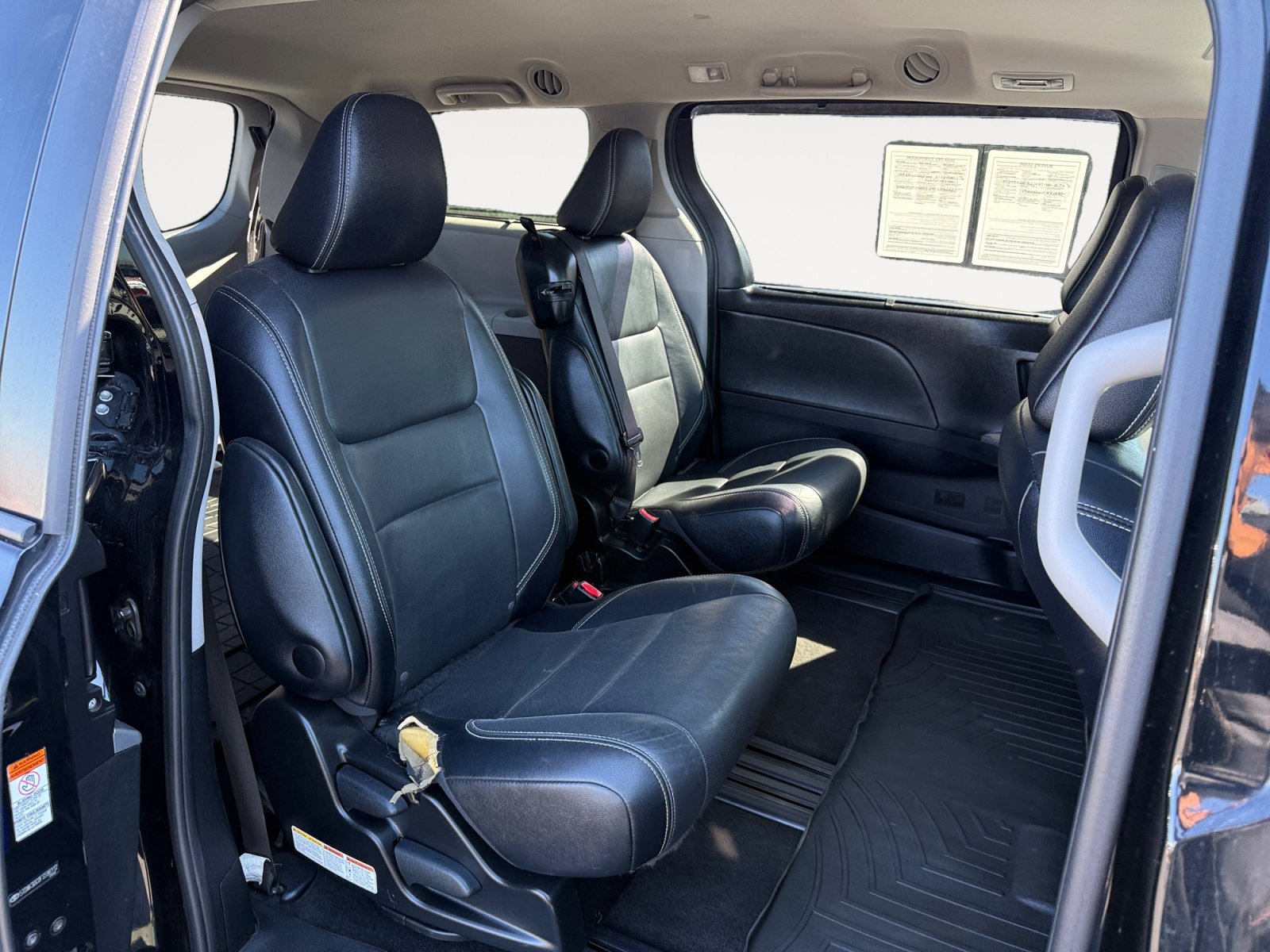 Used 2015 Toyota Sienna SE w/ SE Preferred Package FWD image 19