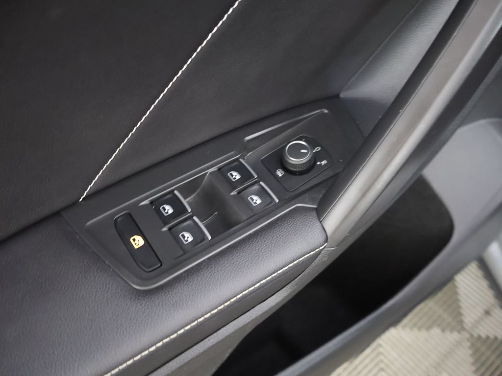 Used 2023 Volkswagen Tiguan SE FWD image 38