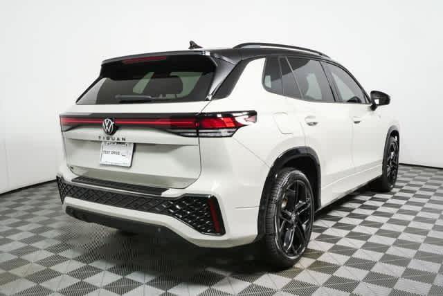 New 2026 Volkswagen Tiguan SE R-Line FWD image 5