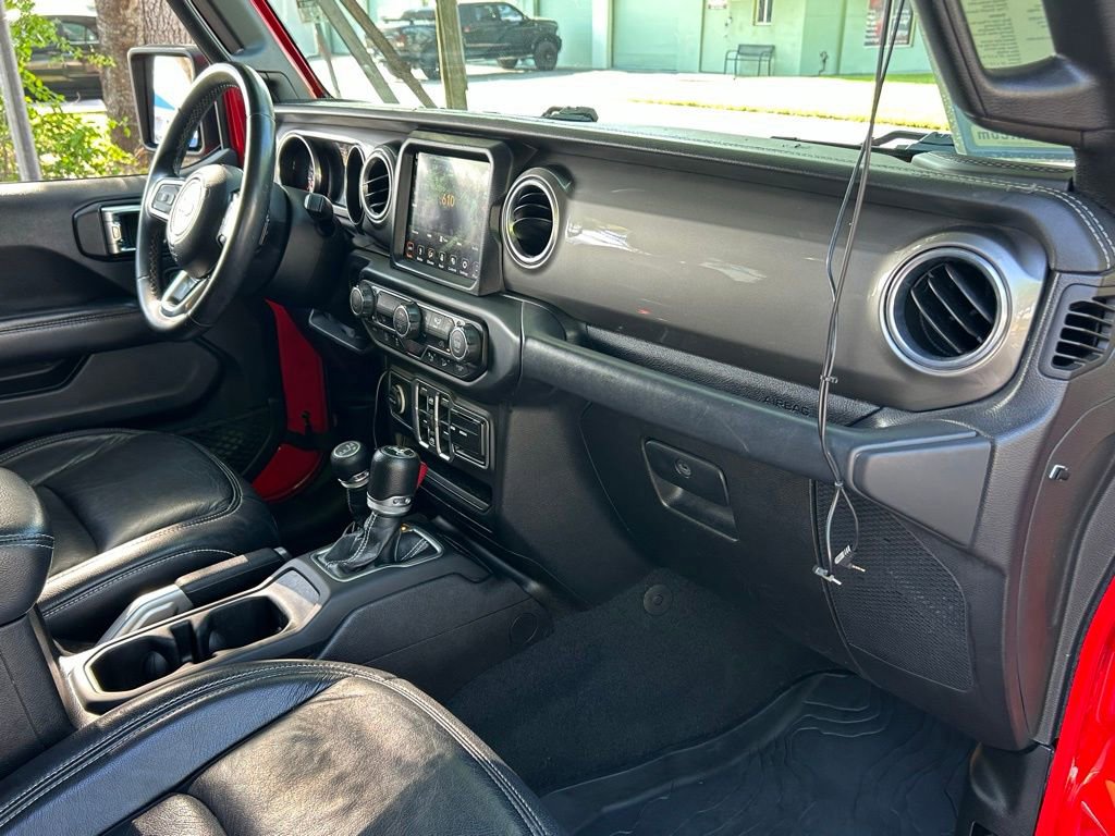 Used 2018 Jeep Wrangler Unlimited Sahara AWD/4WD image 39