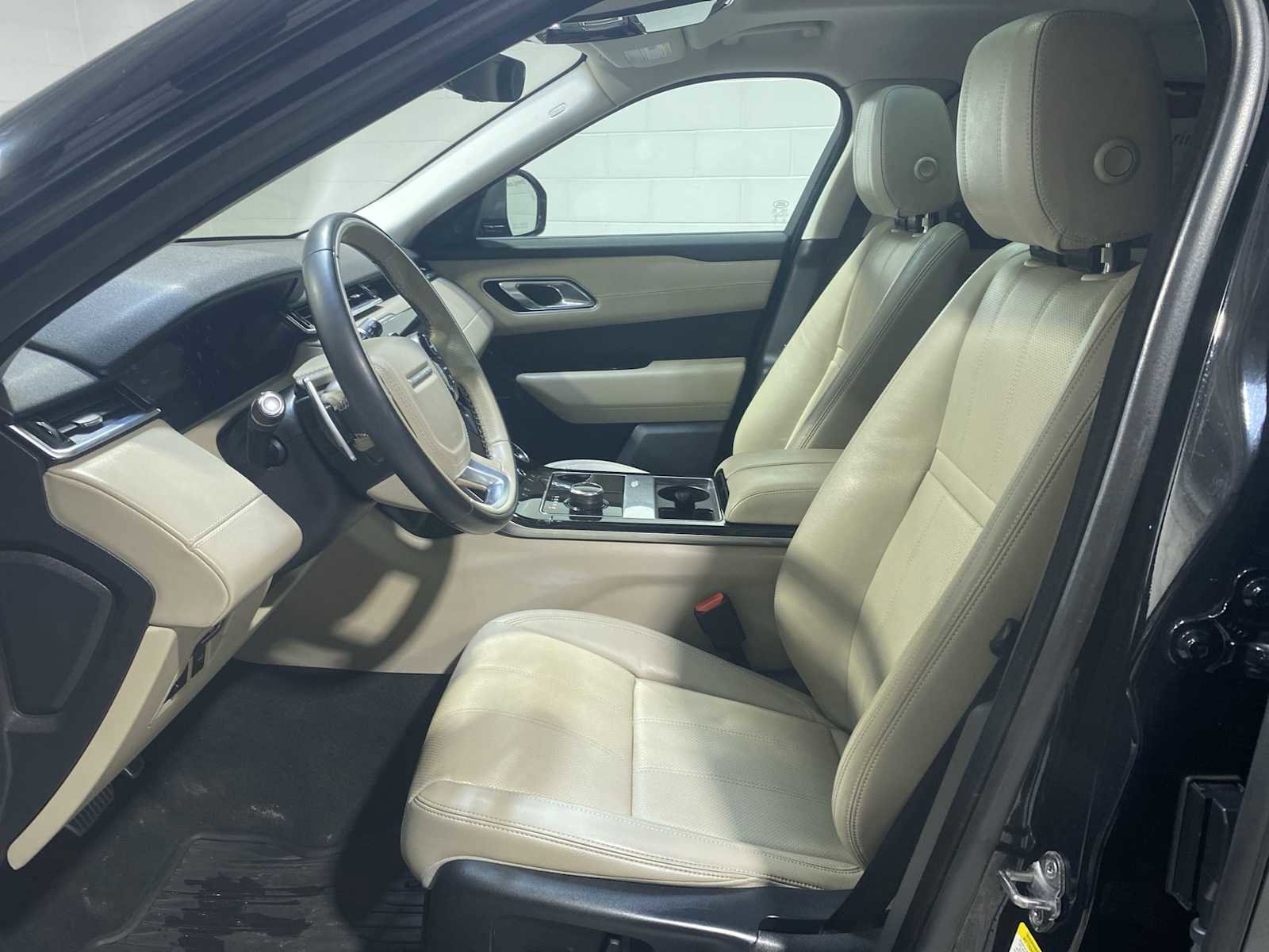 Used 2018 Land Rover Range Rover Velar S image 2