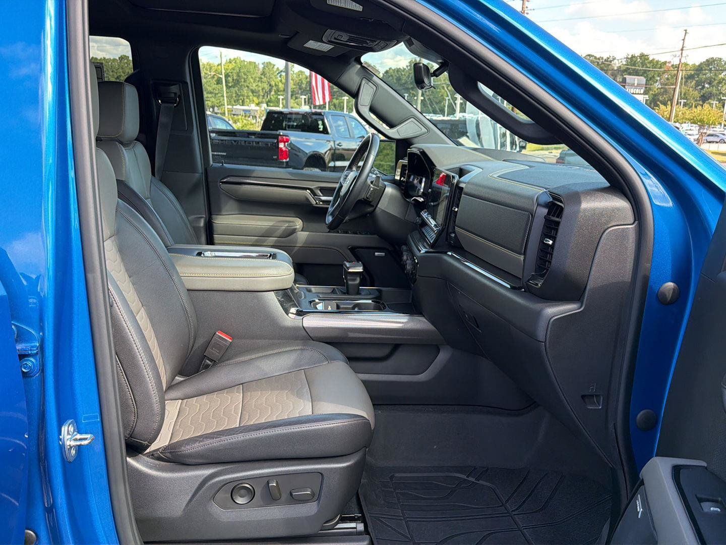 Used 2022 Chevrolet Silverado 1500 ZR2 w/ Technology Package AWD/4WD image 14