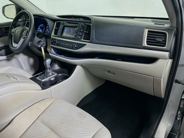 Used 2019 Toyota Highlander LE image 28
