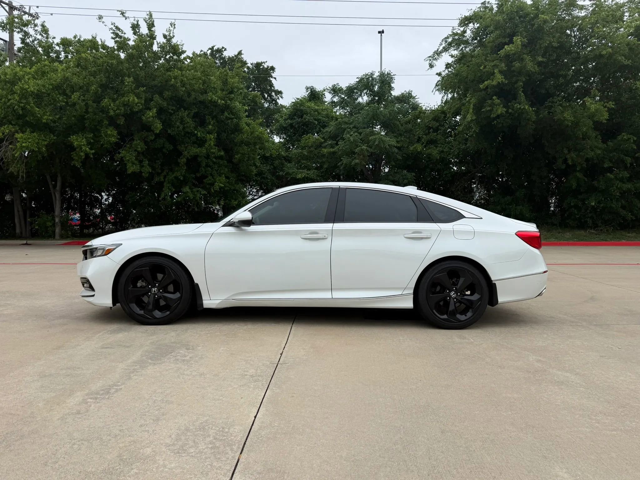 Used 2019 Honda Accord Touring image 3