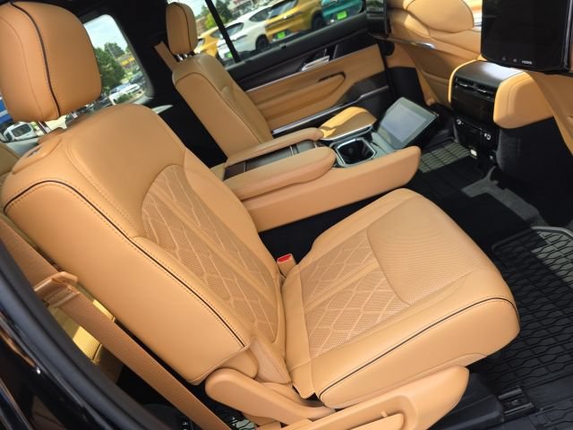 Used 2025 Jeep Grand Wagoneer Series III w/ Rear Seat Video Group 1 AWD/4WD image 44