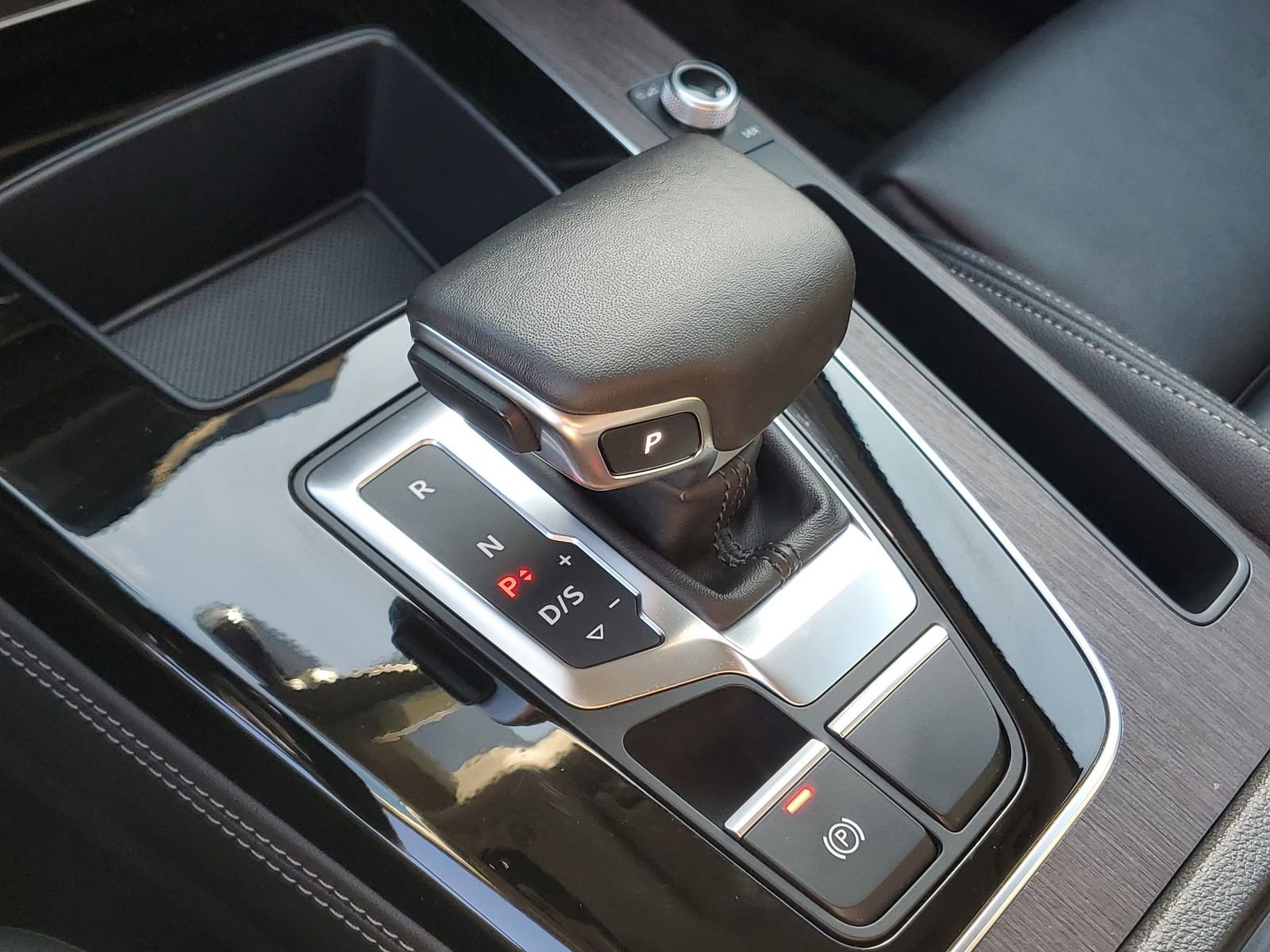 Used 2024 Audi Q5 e Premium Plus w/ Premium Plus Package image 31