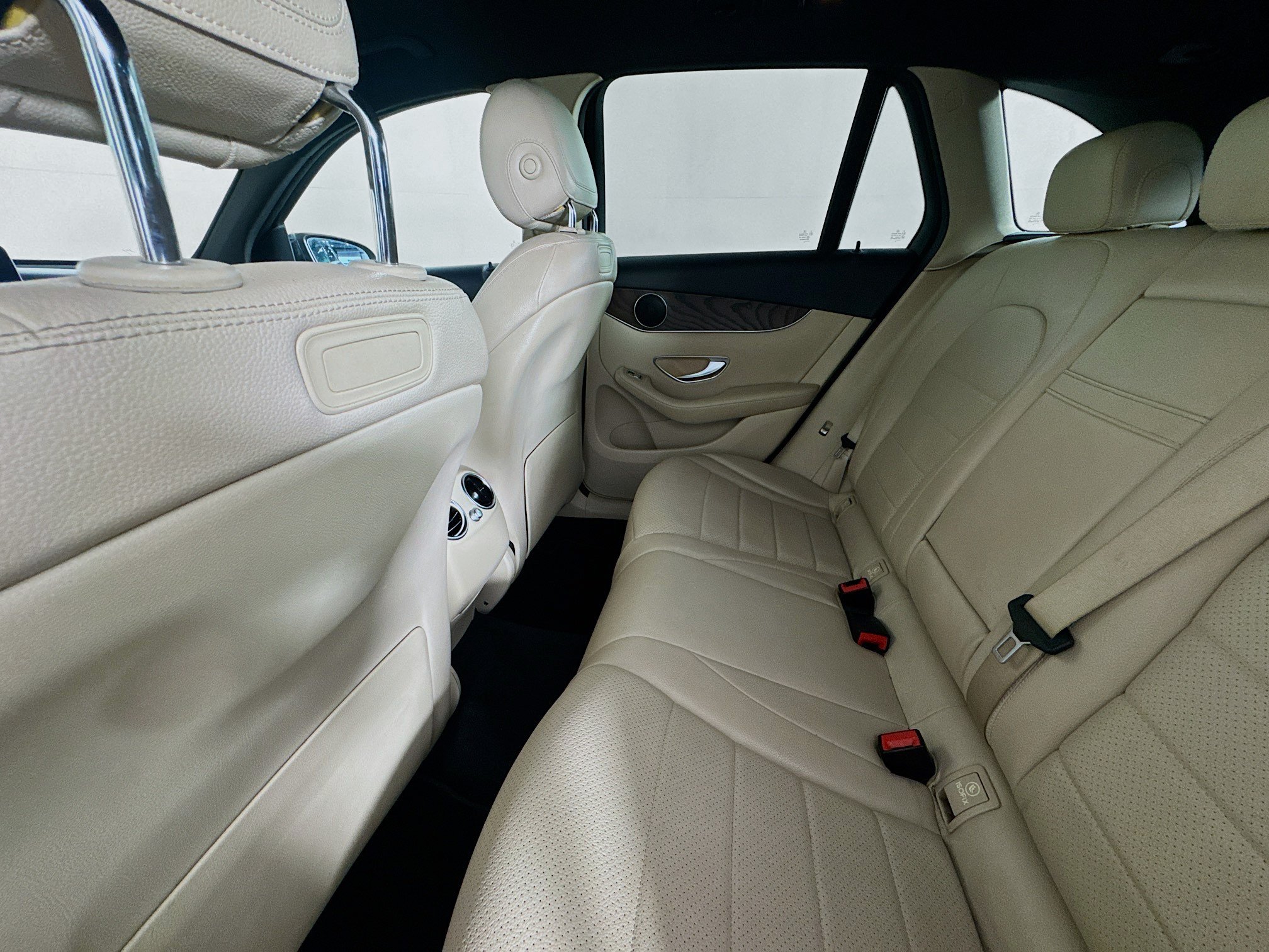 Used 2018 Mercedes-Benz GLC 300 w/ Premium Package image 22
