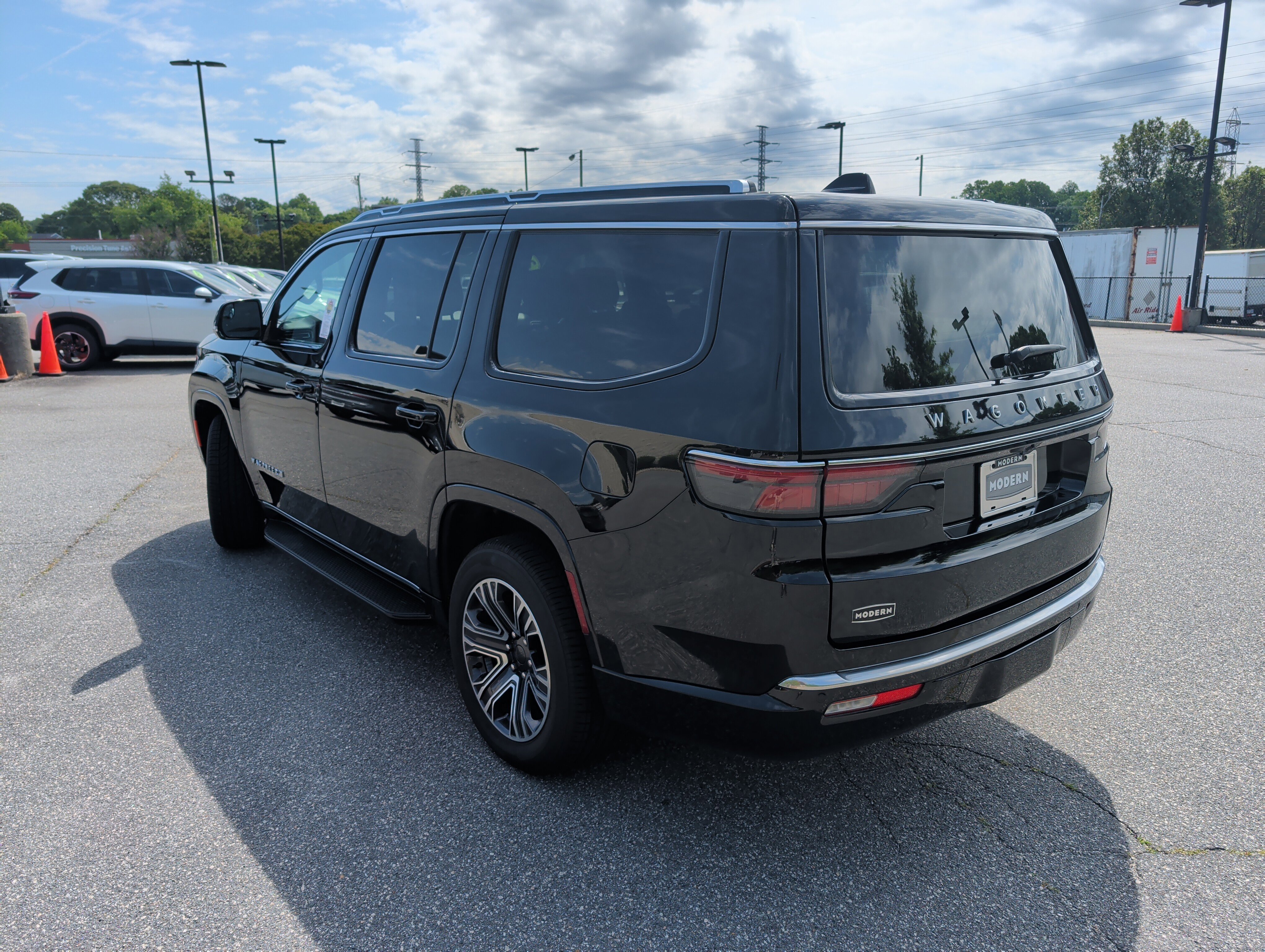 Used 2024 Jeep Wagoneer 4WD w/ Premium Group I image 5