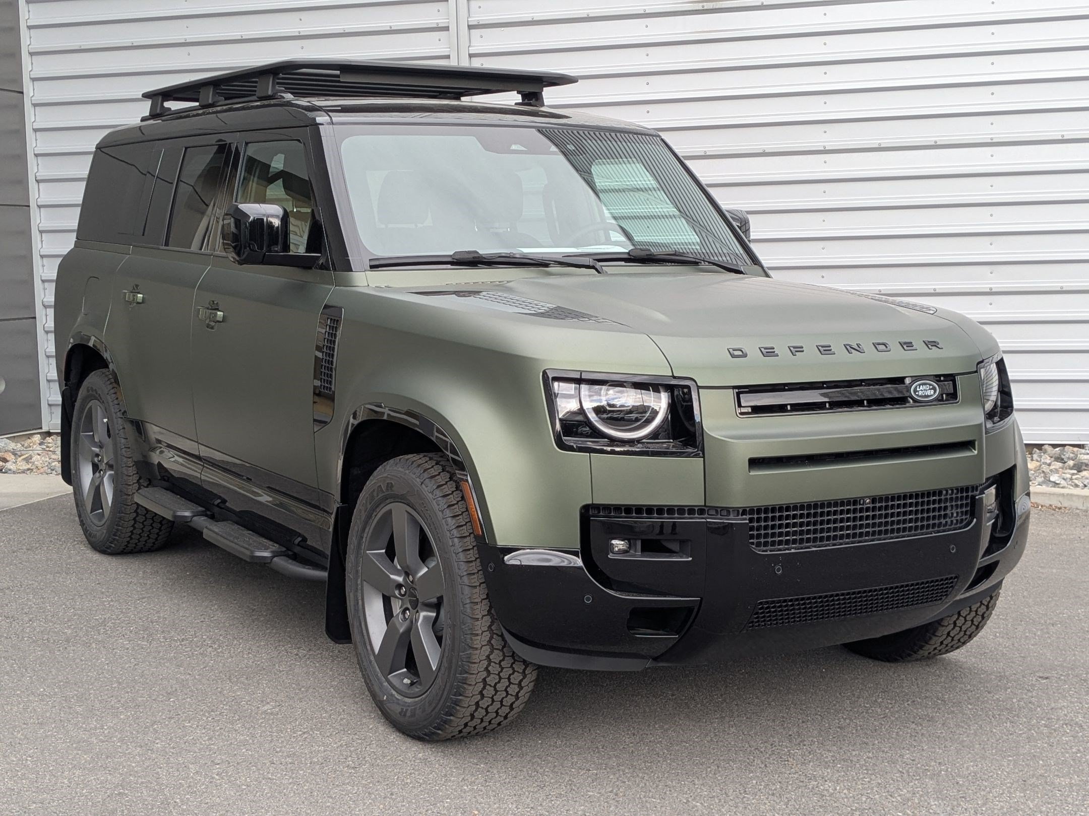 New 2026 Land Rover Defender 130 X-Dynamic SE AWD/4WD image 3