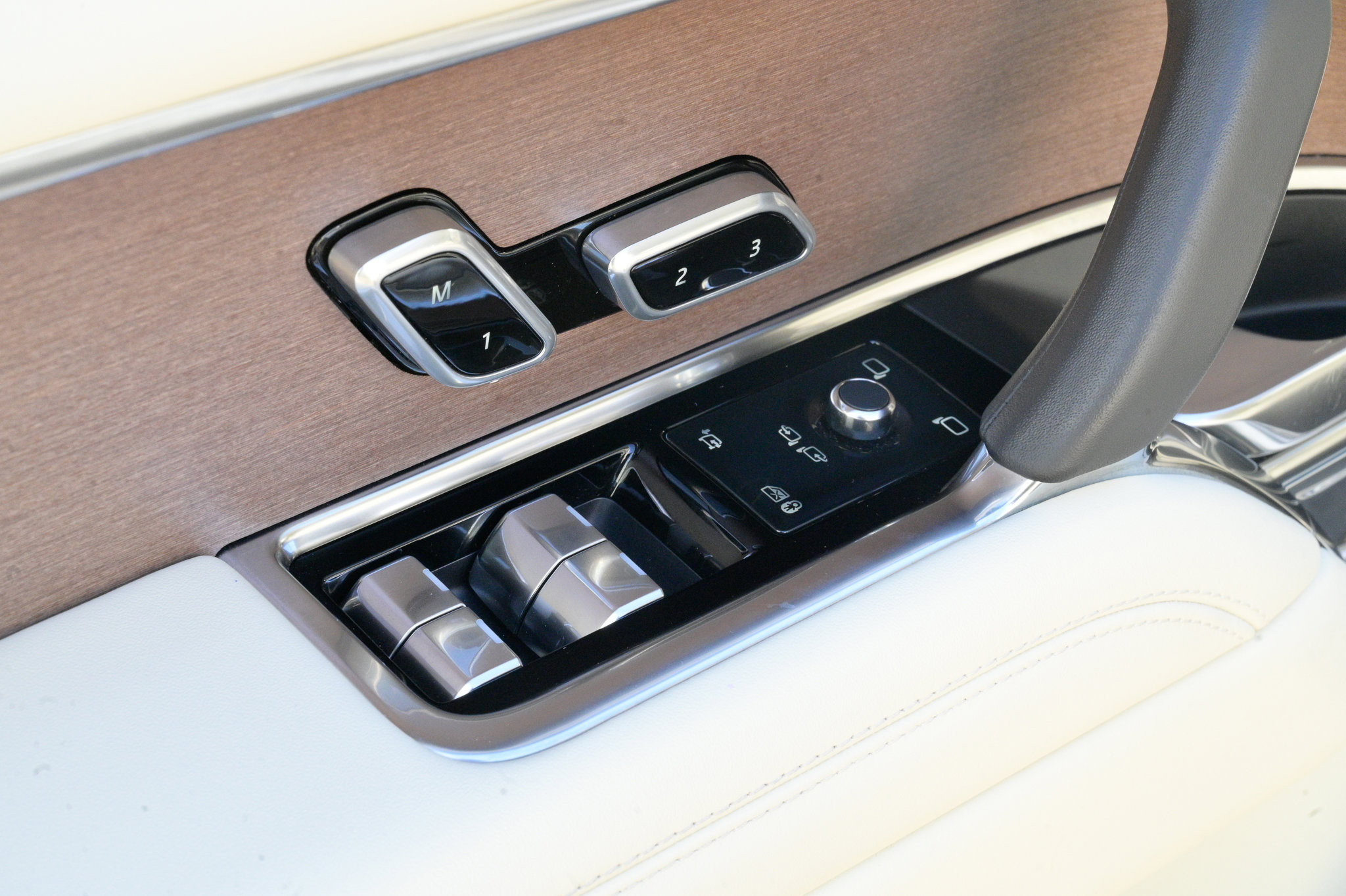 Used 2023 Land Rover Range Rover Autobiography image 20