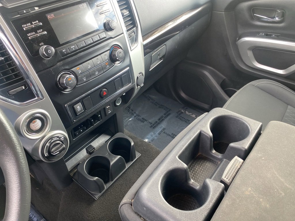 Used 2018 Nissan Titan SV image 21