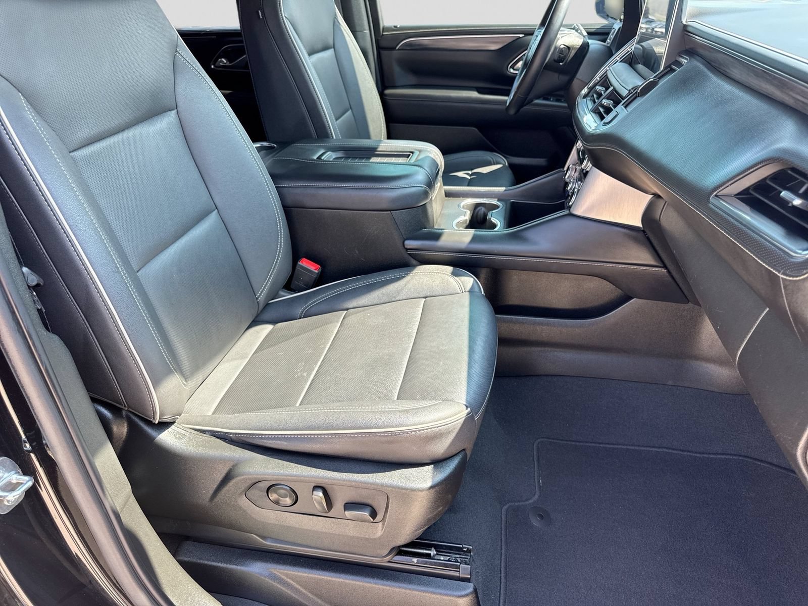 Used 2023 GMC Yukon SLT AWD/4WD image 29