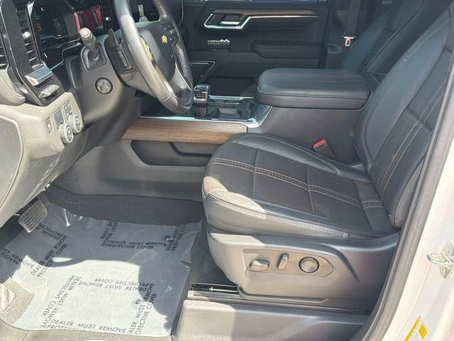 Used 2023 Chevrolet Silverado 1500 High Country w/ Technology Package RWD image 9